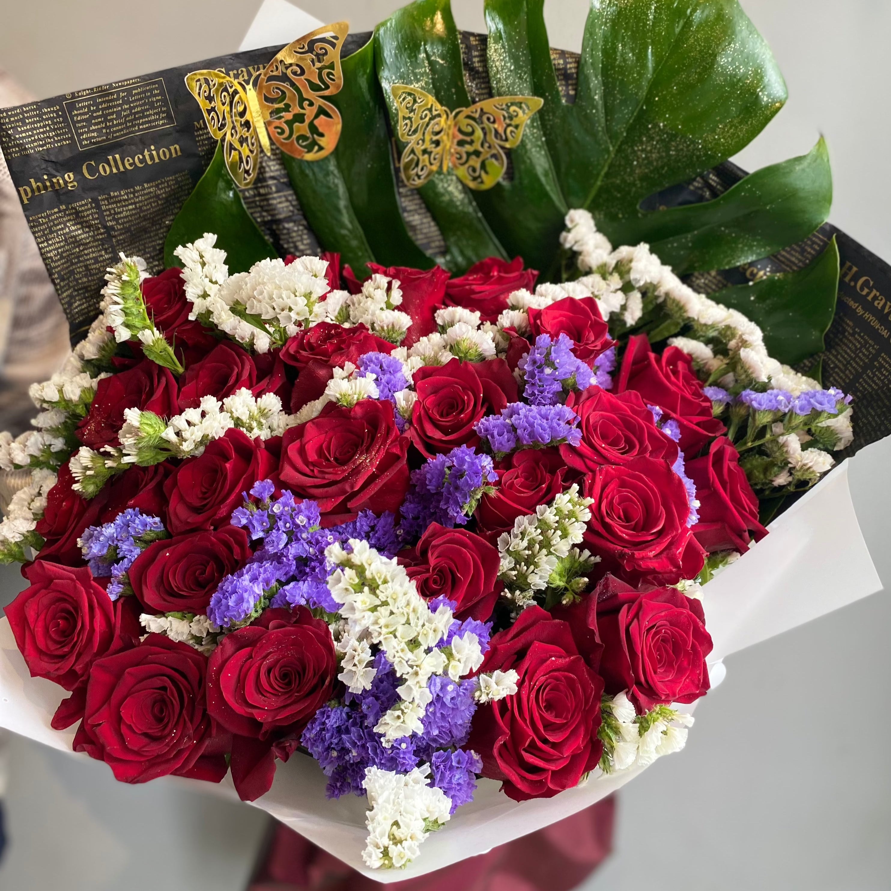 CLASSIC ROSES ARE RED BOX ARRANGEMENT - Red Roses And Million Stars
