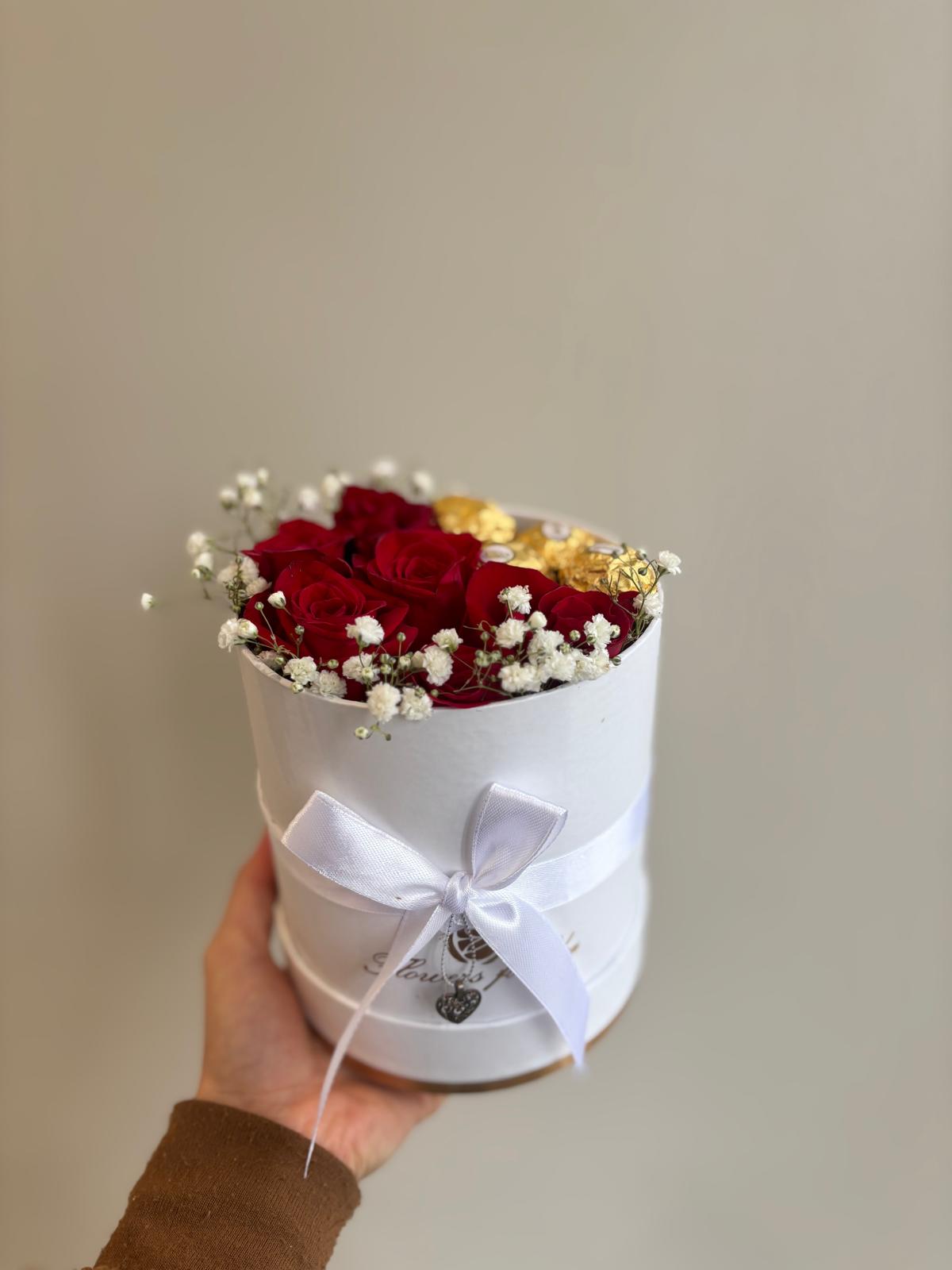 Lovely Red Roses Box with Chocolate
