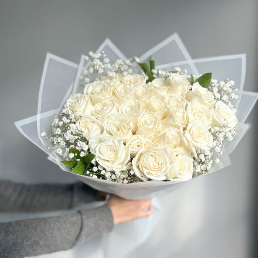 White Mondial Roses Luxury Bouquet