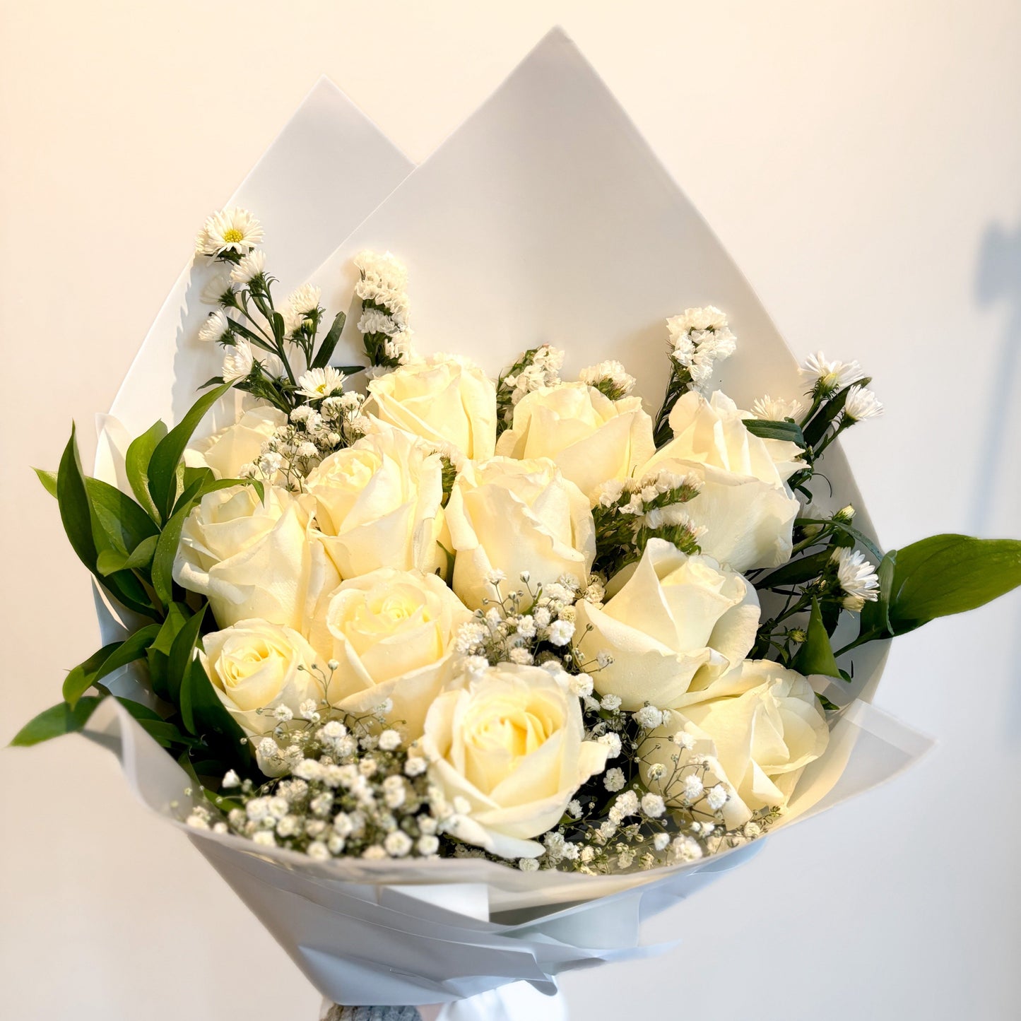 White Mondial Roses Luxury Bouquet