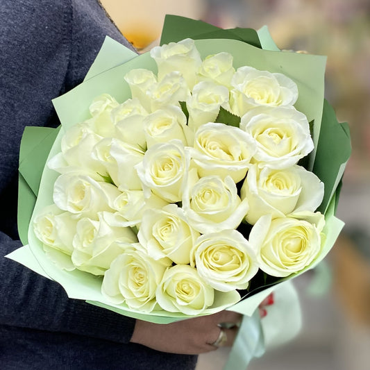 White Mondial Roses Luxury Bouquet