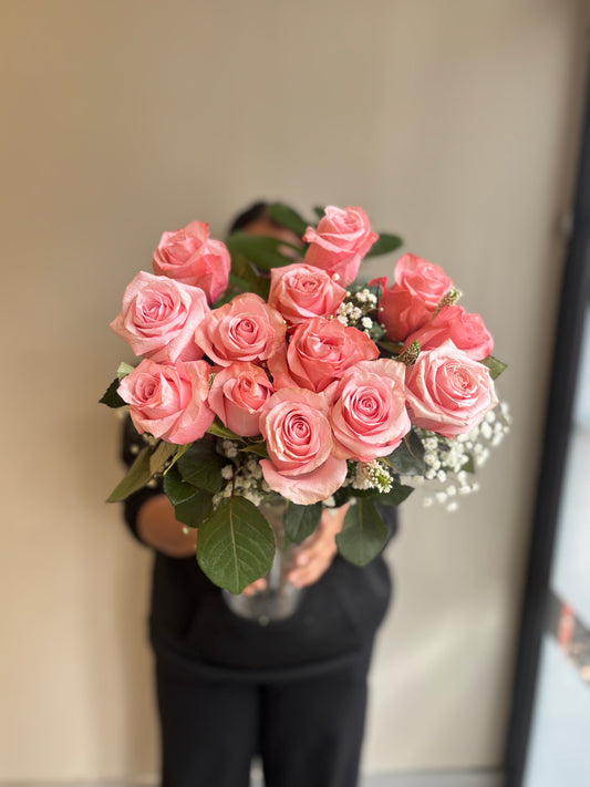 Minimalist Long-Stemmed Luciano Roses in Vase