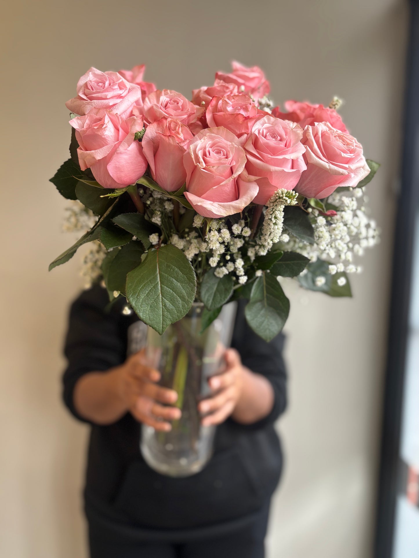 Minimalist Long-Stemmed Luciano Roses in Vase