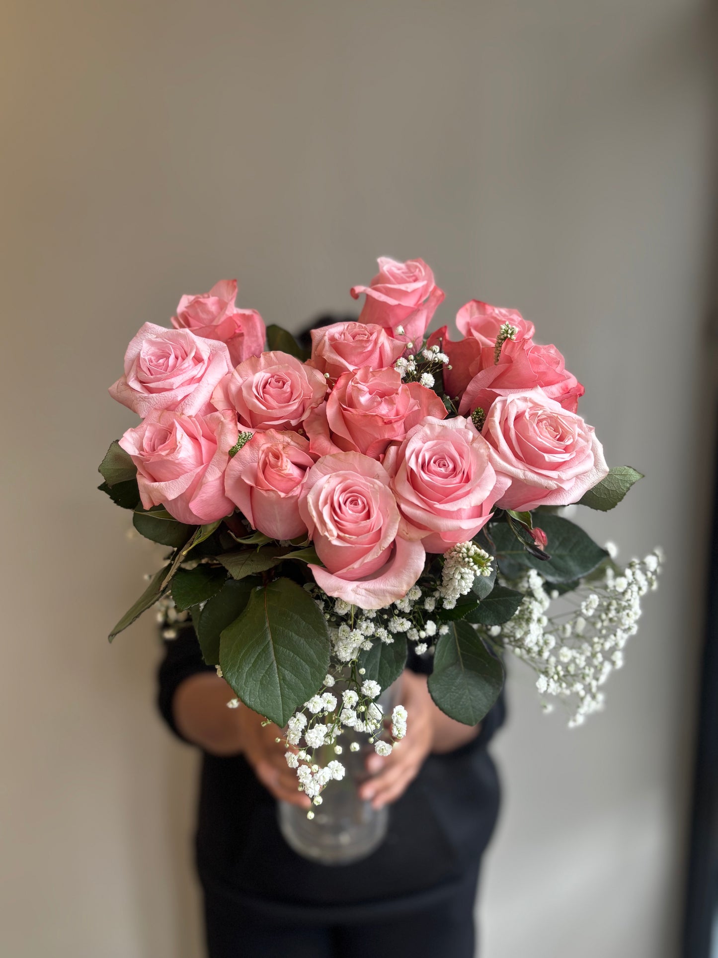 Minimalist Long-Stemmed Luciano Roses in Vase
