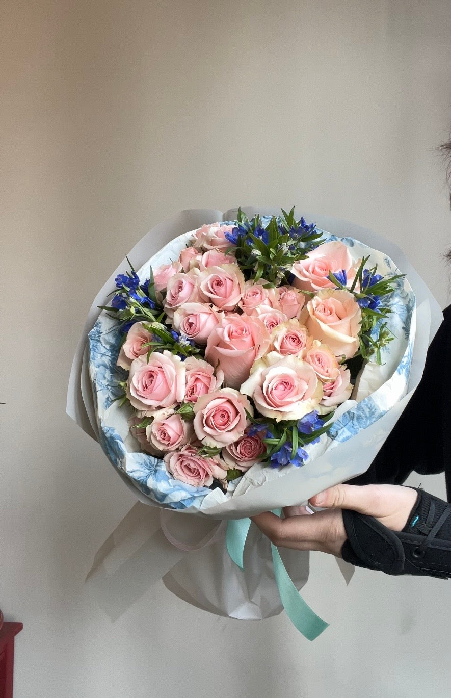 Petite Rosé Spray Roses Bouquet