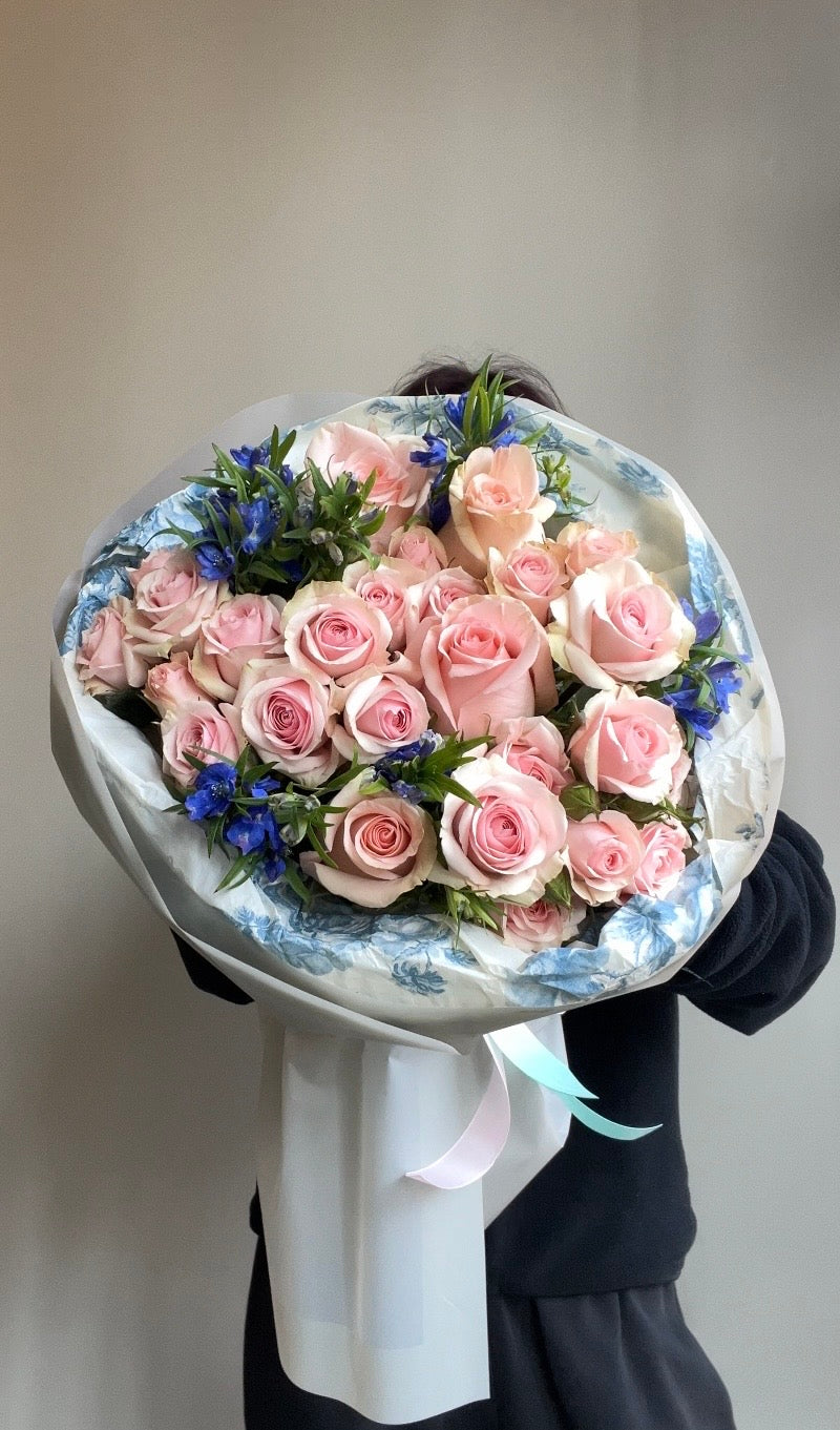Petite Rosé Spray Roses Bouquet