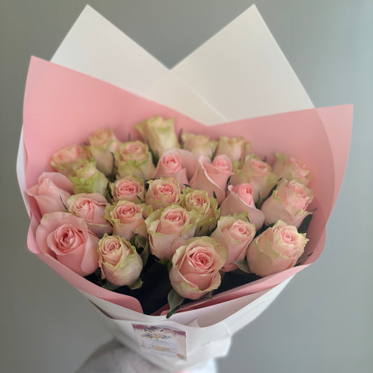 minimalist bouquet, long-stemmed roses