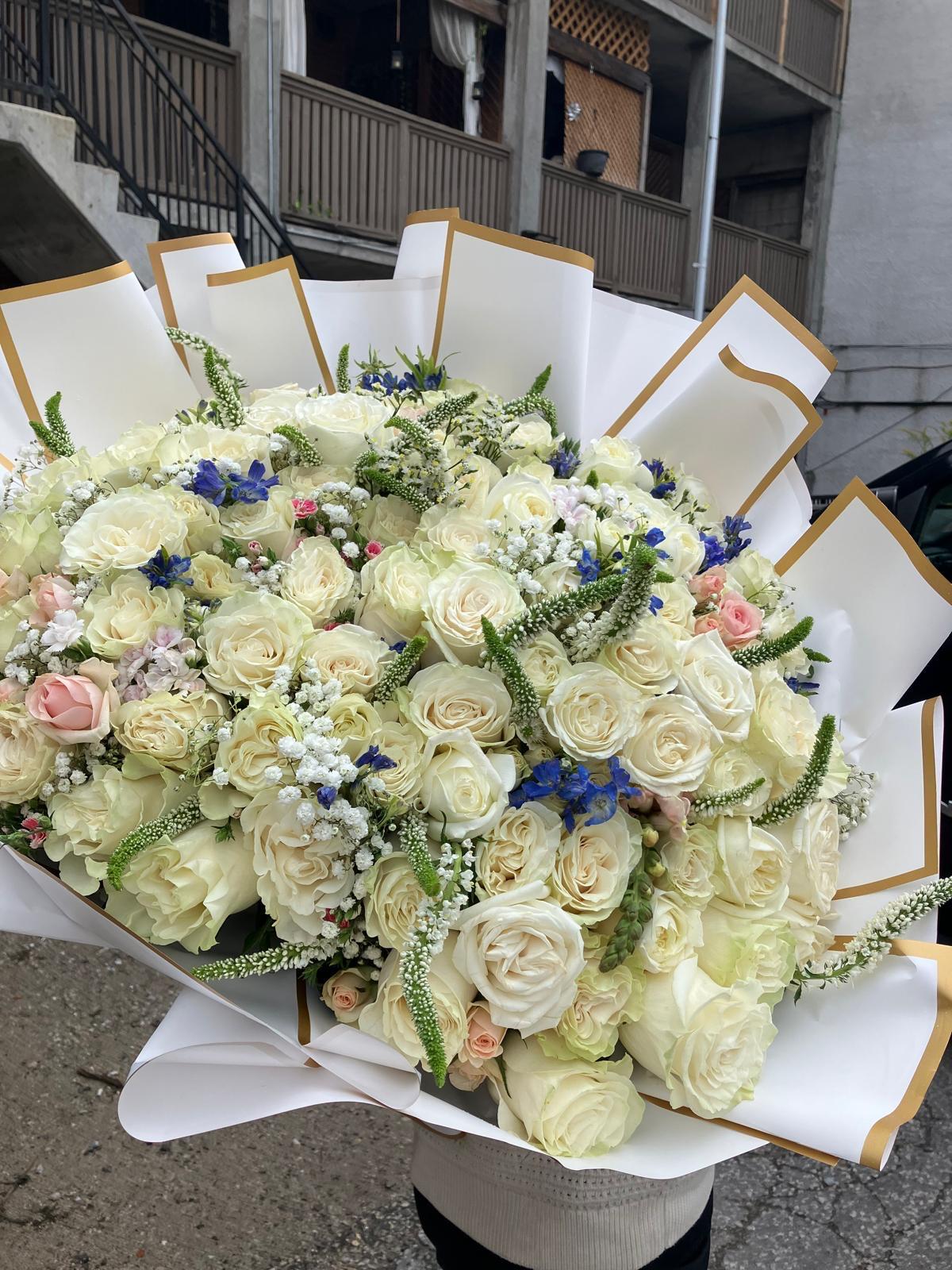 101 White Luxury Roses Bouquet