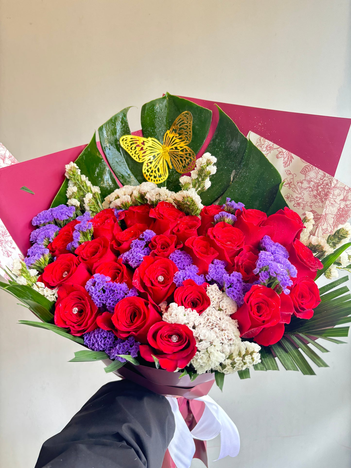 red roses, long-stemmed red roses, luxury flowers 